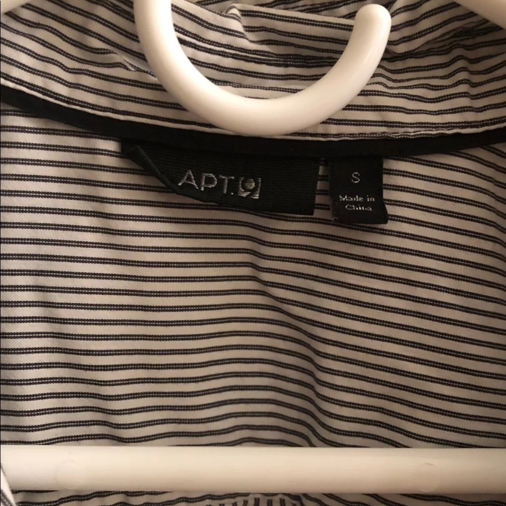 Button down - Picture 3 of 3